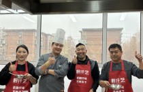 「錫紙燒，落地成功」出攤就排隊，老板直呼：忙瘋了！