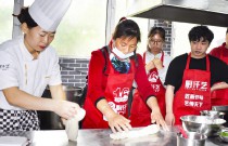 「牛肉板面」開店成功！50平小店日營業(yè)額超兩千元