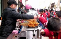 擺攤小吃技術(shù)哪里學(xué)？踏上創(chuàng)業(yè)之路的第一步