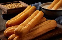 學(xué)炸油條去哪里學(xué)比較好？掌握美味的秘訣就在這里！