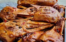 學(xué)習(xí)麻辣鴨頭正宗做法，走在餐飲創(chuàng)業(yè)的前沿，立足市場。