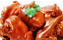 鹵豬蹄制作全攻略，學(xué)會正宗口味，口感香濃！