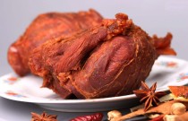 五香牛肉怎么鹵？大廚秘方大公開，簡(jiǎn)單調(diào)料就能做出經(jīng)典味！