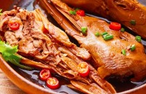 鹵鴨脖鴨頭哪里可以學(xué)？專業(yè)培訓(xùn)幫你快速上手技術(shù)