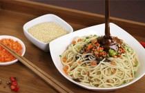 熱干面的正宗做法和配方，教你從小攤到餐廳開(kāi)起來(lái)！