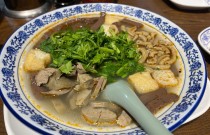 學(xué)鴨血粉絲湯的學(xué)費(fèi)是多少？揭秘2025年最受歡迎的餐飲創(chuàng)業(yè)課程！