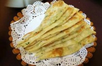 學(xué)做蔥油餅去哪里學(xué)？選對(duì)培訓(xùn)，快速掌握技巧！