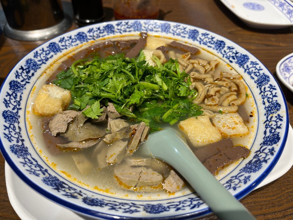學(xué)鴨血粉絲湯的學(xué)費(fèi)是多少？揭秘2025年最受歡迎的餐飲創(chuàng)業(yè)課程！