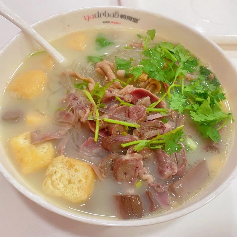 學(xué)鴨血粉絲湯的學(xué)費(fèi)是多少？揭秘2025年最受歡迎的餐飲創(chuàng)業(yè)課程！