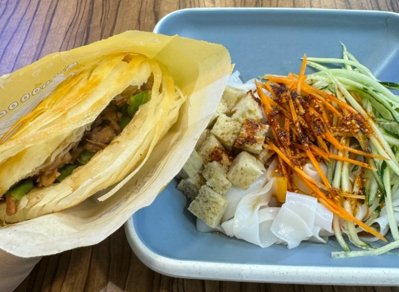 涼皮肉夾饃實(shí)體店教學(xué)揭秘！創(chuàng)業(yè)者必看，避開(kāi)常見(jiàn)陷阱！