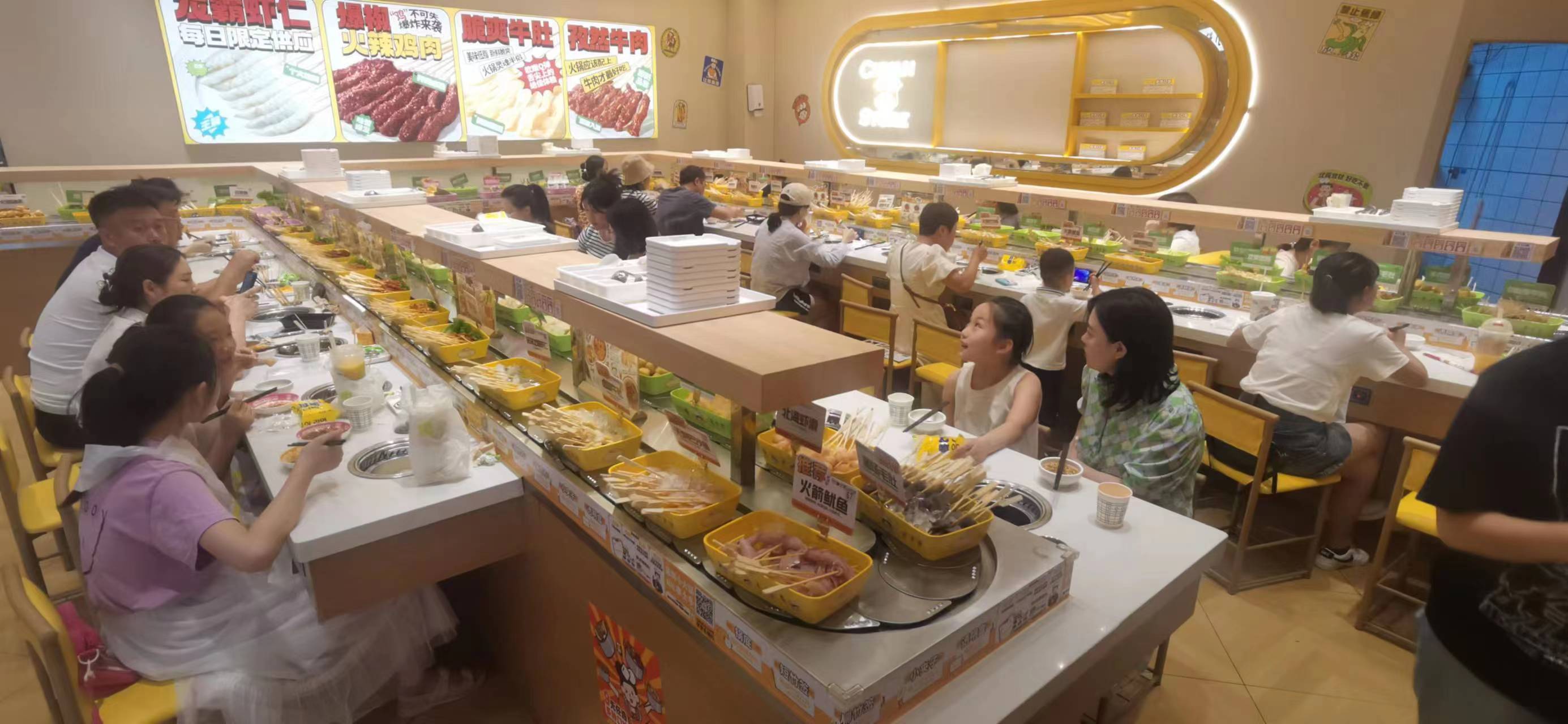 開旋轉(zhuǎn)小火鍋店要多少錢？加盟費+運(yùn)營成本詳解，新手少花冤枉錢！