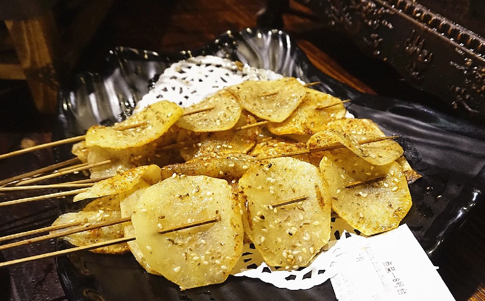 烤土豆的家常做法：簡單又美味的燒烤技巧，輕松學(xué)會！