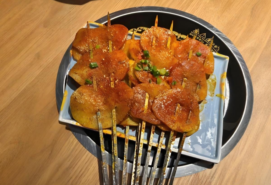 烤土豆的家常做法：簡單又美味的燒烤技巧，輕松學(xué)會！