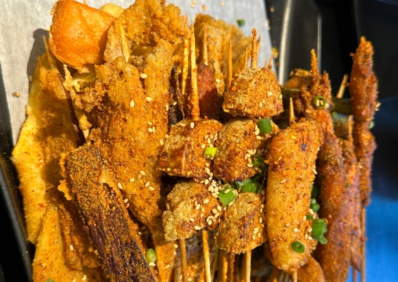 一個(gè)人賣(mài)炸串能忙過(guò)來(lái)嗎？如何輕松應(yīng)對(duì)單人經(jīng)營(yíng)的挑戰(zhàn)