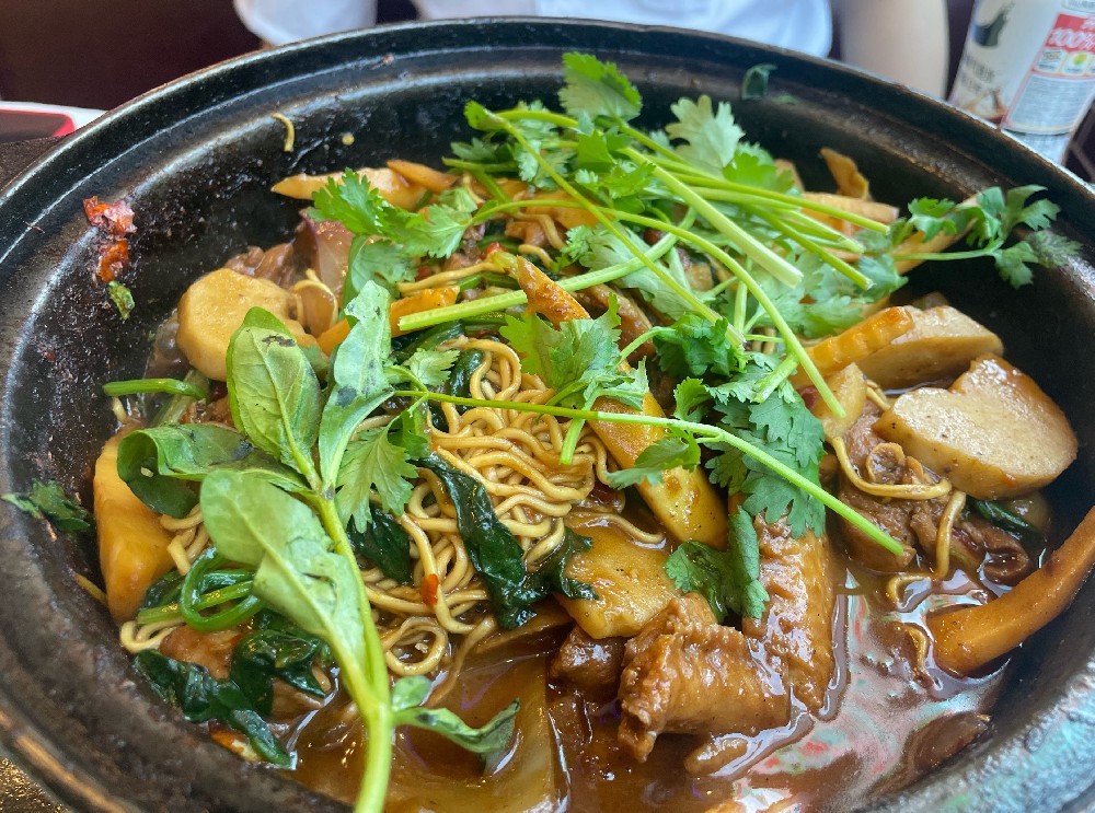 雞公煲配方到底多暴利？揭秘一鍋賣瘋的秘密，學(xué)會(huì)就能掙錢！