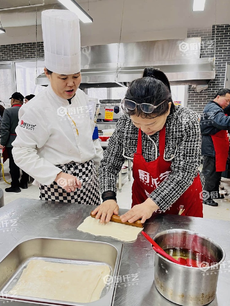 學(xué)校門口開早餐店賺錢嗎？客源穩(wěn)定，回本快！