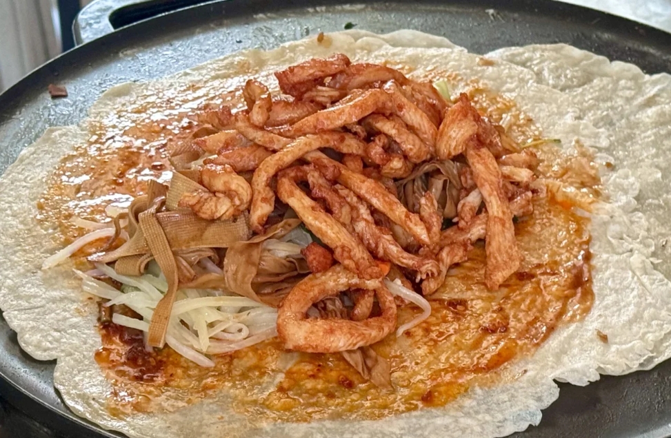 正宗鹵肉卷餅在哪里學(xué)？學(xué)得快好吃，生意火爆排隊(duì)忙！