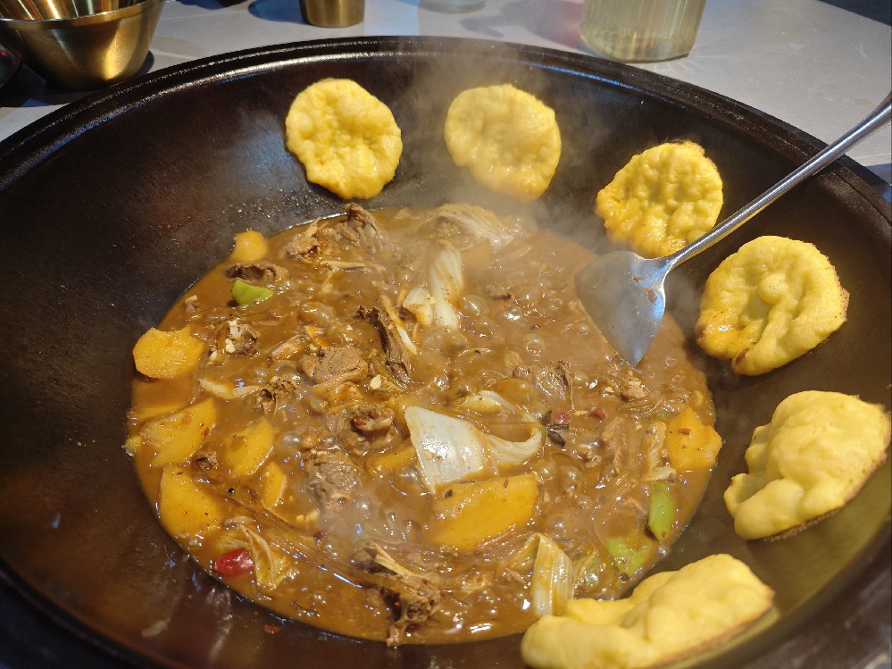 鐵鍋燉的利潤是多少？成本揭底，新手照做天天排隊(duì)！