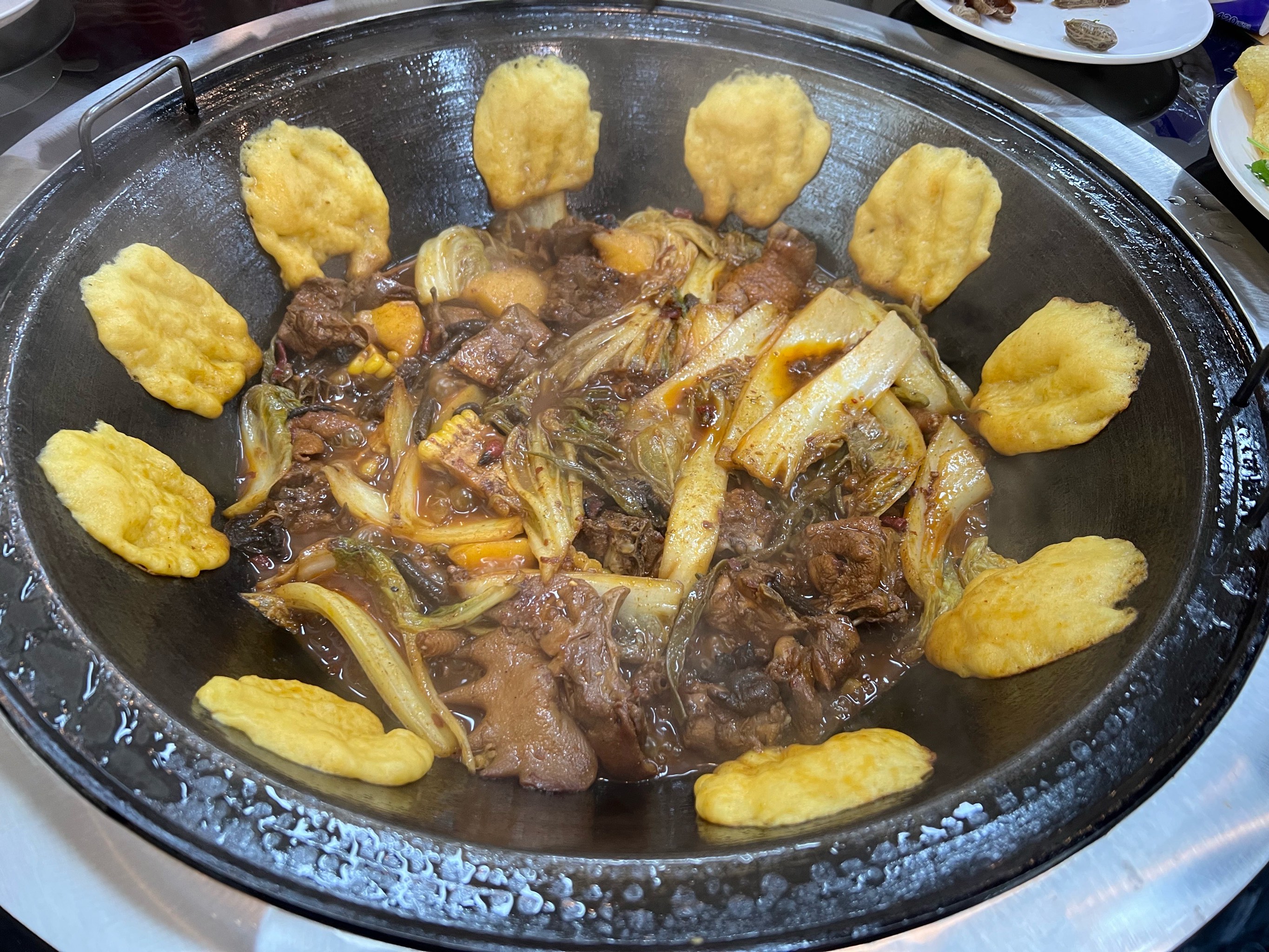 鐵鍋燉的利潤是多少？成本揭底，新手照做天天排隊(duì)！