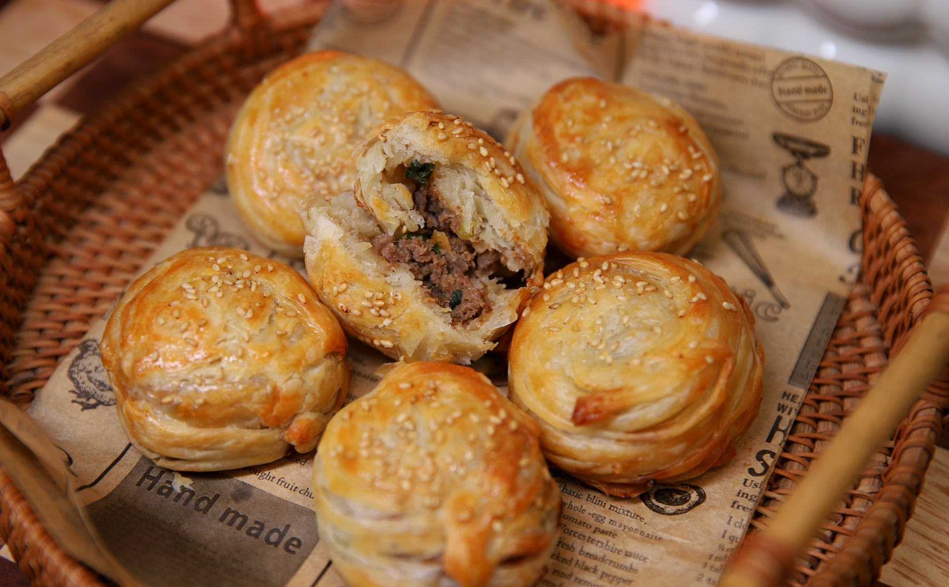 肉蛋堡制作方法？掌握關(guān)鍵步驟，小攤照樣賣火爆！