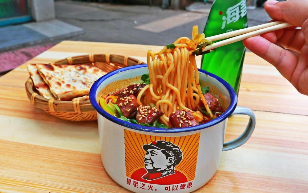 茶缸面是哪里的特色？老味道正流行，擺攤照樣火爆！