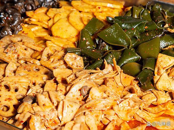 鴨貨素菜都有啥？搭配全了，擺攤顧客一口接一口！