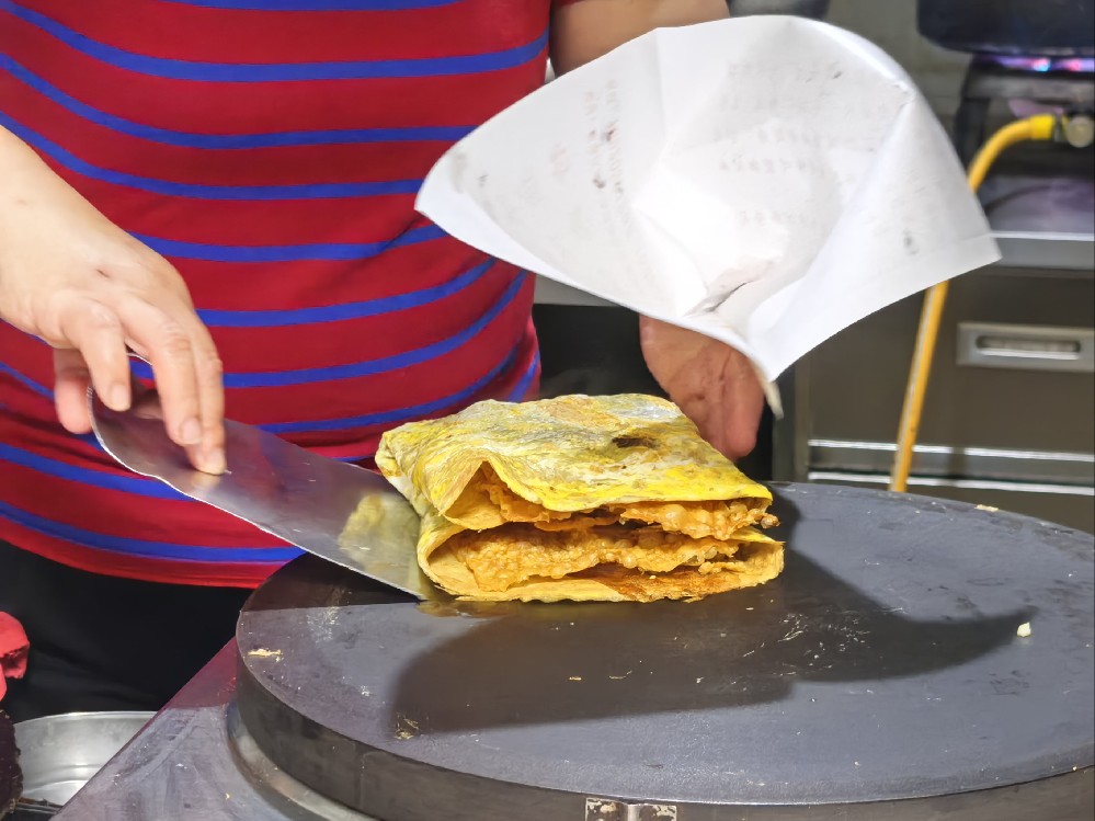 煎餅果子怎么調面糊？配比才是關鍵，調得好生意才能火！