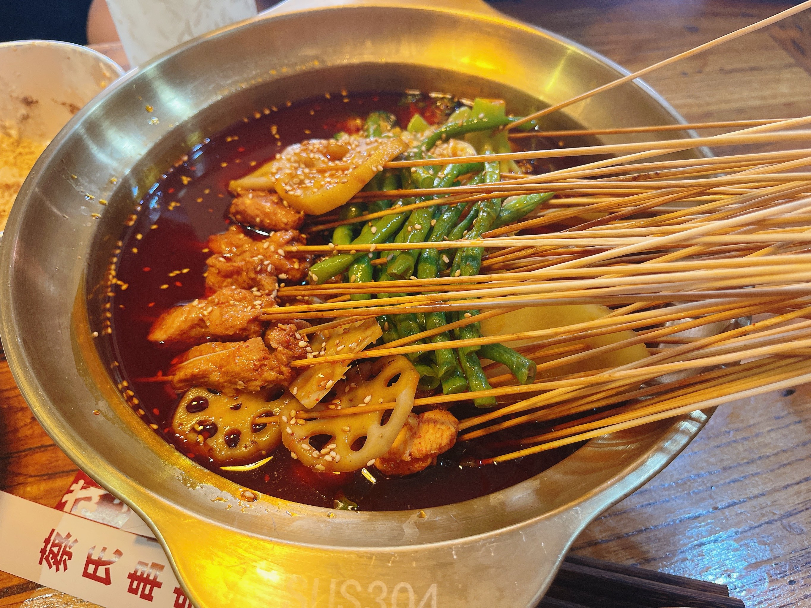 冷鍋串串怎么快速入味？掌握這個(gè)技巧，顧客翻臺(tái)快，日賺上千真不難！