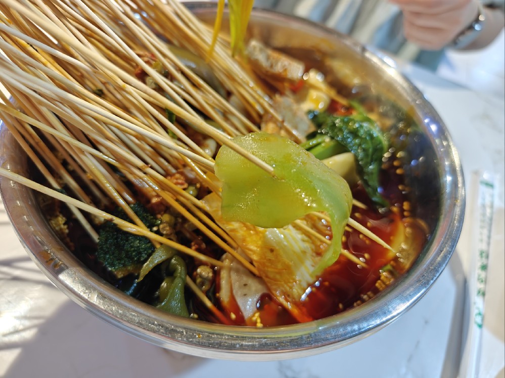 熱鹵串串的做法難不難？掌握秘訣，輕松開店月入過萬！