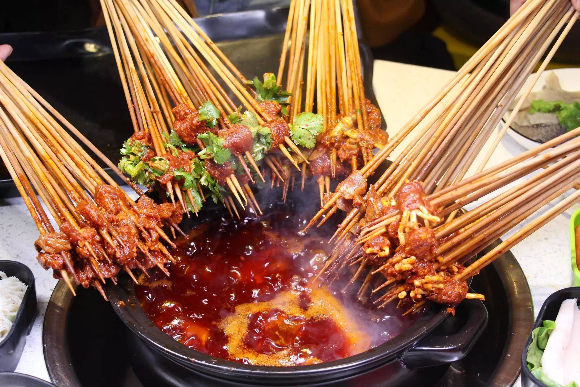 冷鹵熱鹵咋選？弄明白這點(diǎn)，小攤生意就能天天爆單！