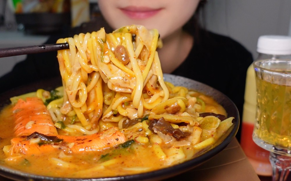 想學(xué)麻辣燙去哪里學(xué)？新手入門指南，避坑識真，助你成功開店！