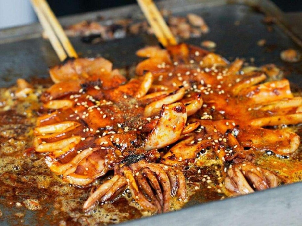 學(xué)正宗鐵板魷魚：一份能讓你月入過(guò)萬(wàn)的“黃金手藝”！