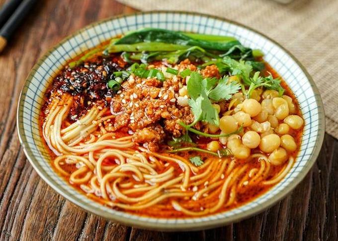 重慶小面培訓(xùn)哪里最正宗?核心技術(shù)手把手教,創(chuàng)業(yè)開(kāi)店不迷茫!