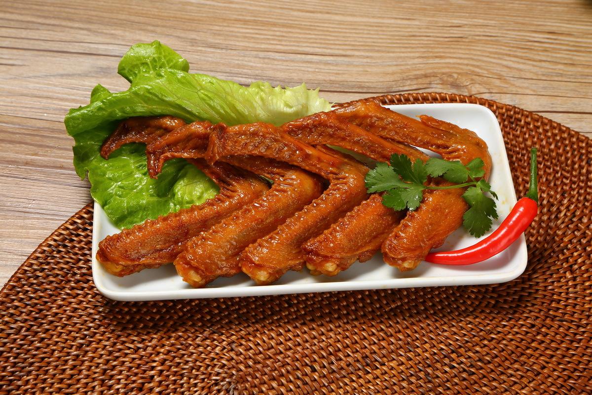 怎么做鴨翅？老鹵師親授：從選料到鹵制，手把手教你做出香嫩入味的“啃魂鴨翅”?