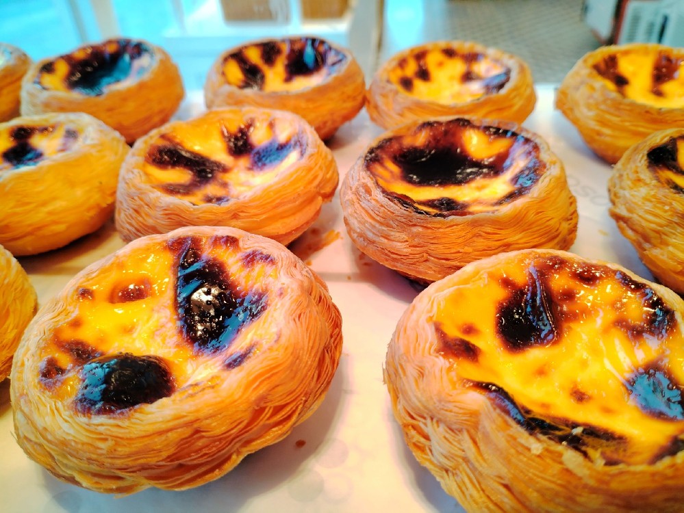 擺攤 3 小時賣千 +！蛋撻攤憑啥贏過網(wǎng)紅品？