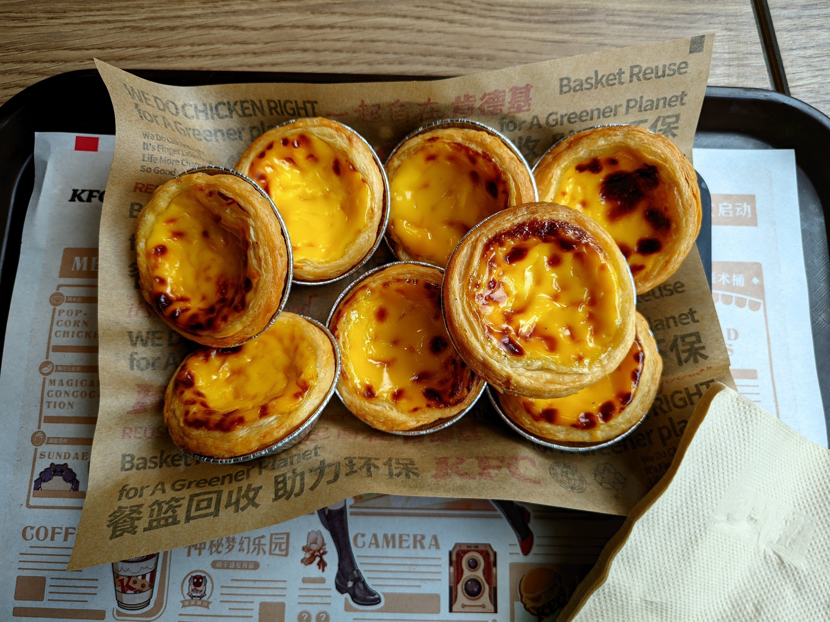 擺攤 3 小時賣千 +！蛋撻攤憑啥贏過網(wǎng)紅品？