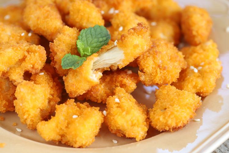 新手?jǐn)[地?cái)傎u什么好？5類“穩(wěn)賺不賠”的小吃，手把手教你選對(duì)賽道