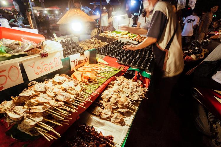 適合擺攤的新型小吃？技術(shù)標(biāo)準(zhǔn)化+簡單上手，讓你快速出攤！