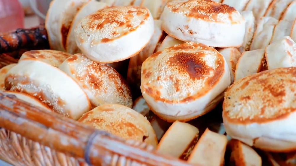 馬蹄燒餅是哪里的特產(chǎn)？口感酥脆層次豐富，竟然藏著地方美食故事！