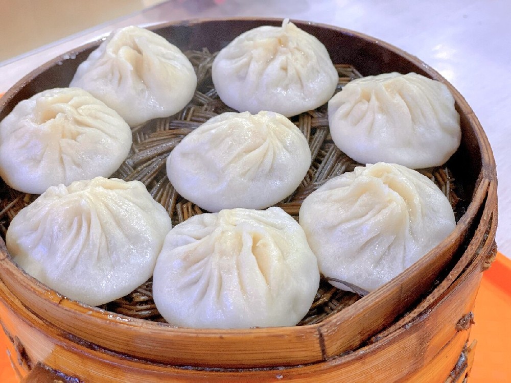 擺攤賣灌湯包好賣么？創(chuàng)業(yè)小吃選品有講究，學(xué)會核心技術(shù)才能穩(wěn)住客源！